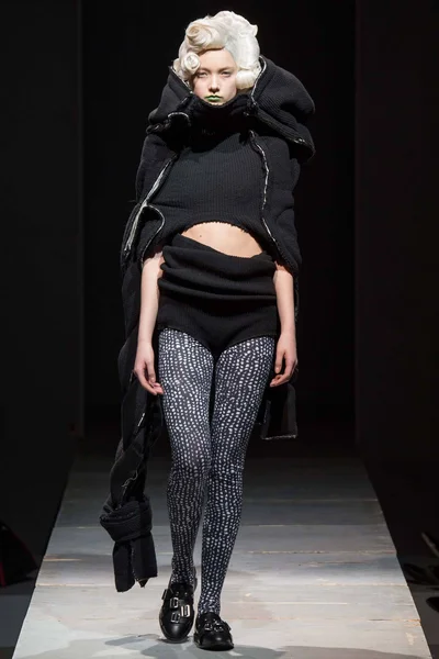 Look 12